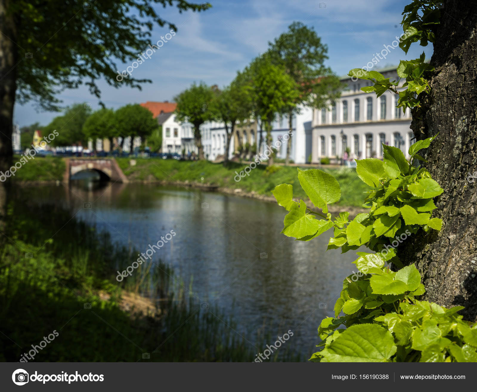 Rivieren En Kanalen In De Kleine Stad Van Friedrichstadt In Noord Duitsland Stockfoto Rechtenvrije Foto Door C Chrissi 156190388