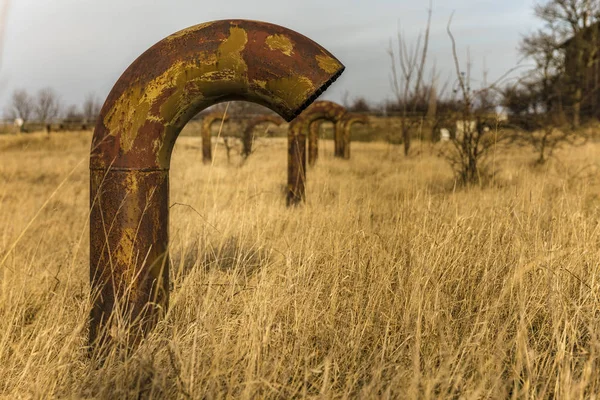 Rozsdás szellőző csövek, mint egy földalatti bunkerben, a Rgen — Stock Fotó