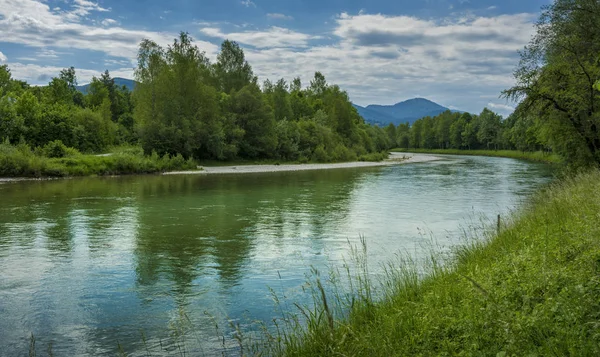 Il fiume Isar nella terra bavarese — Foto Stock