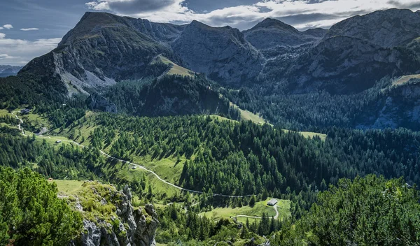 Dağ massif Berchtesgaden Alpleri'nde  