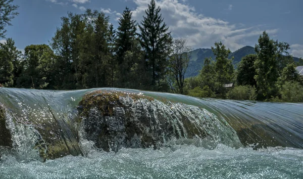 Il fiume Isar nella terra bavarese — Foto Stock