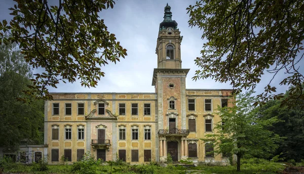 Dammsmhle hrad opuštěný a zkažená na severu Berlína — Stock fotografie