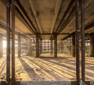 Berlin yıkılmış bir endüstriyel salonunda kalıntıları  