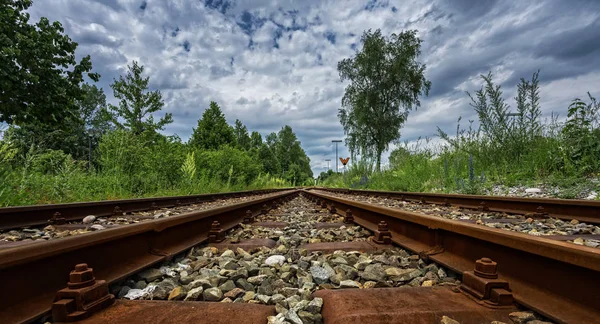 Jernbaneskinner og jernbanespor – stockfoto