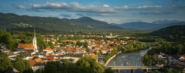 Blick auf die bayerische Stadt Bad Tölz — Stockfoto