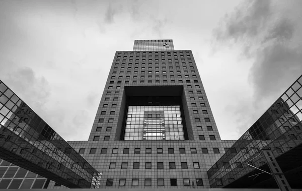 Bir gökdelenin sergi merkezi de Frankfurt am Main  