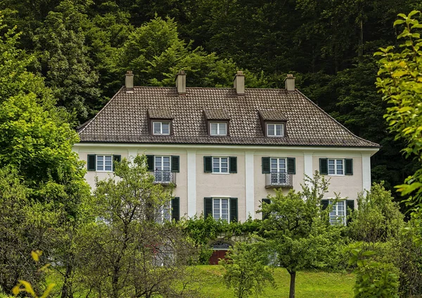 Alte Villa - Stockfotografie: lizenzfreie Fotos © chrissi 3680666