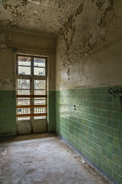 Chambre dans une vieille ruine — Photo