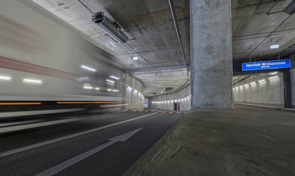 On and off to a parking garage — Stock Photo, Image