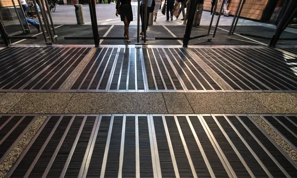 Entrada a un centro comercial — Foto de Stock