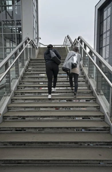 Escalera a la feria de la estación de tren en Frankfurt am Main —  Fotos de Stock