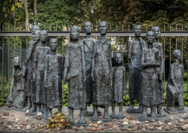 Anma töreninde Berlin Yahudi mezarlığına 