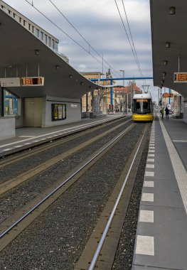 Berlin 'deki Hauptbahnhof durağında.  