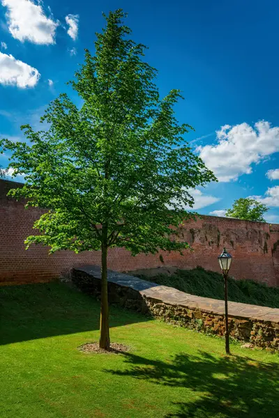 Antiguo muro histórico de la ciudad en Tangermnde —  Fotos de Stock