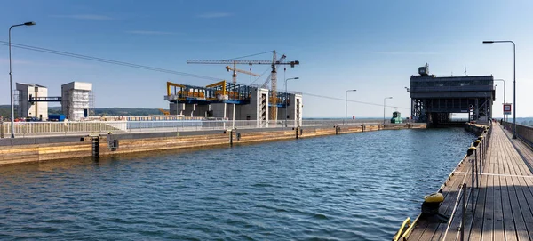Gamla och nya fartyget hiss i lägre Finow — Stockfoto