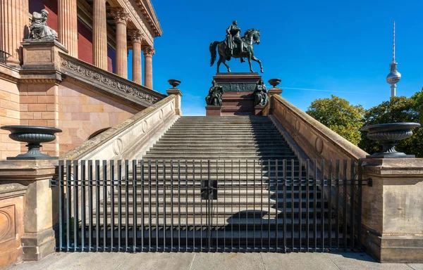 La antigua Galería Nacional en la Isla del Museo de Berlín, Alemania — Foto de Stock