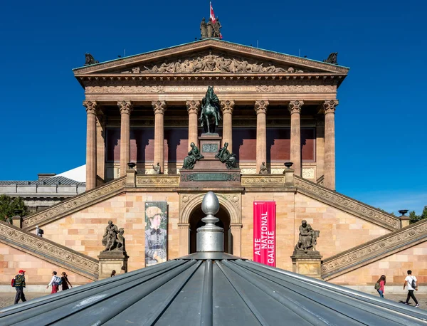 La antigua Galería Nacional en la Isla del Museo de Berlín, Alemania — Foto de Stock