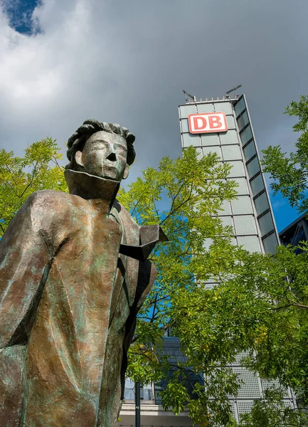 Bronzestatue am Hauptbahnhof — Stockfoto