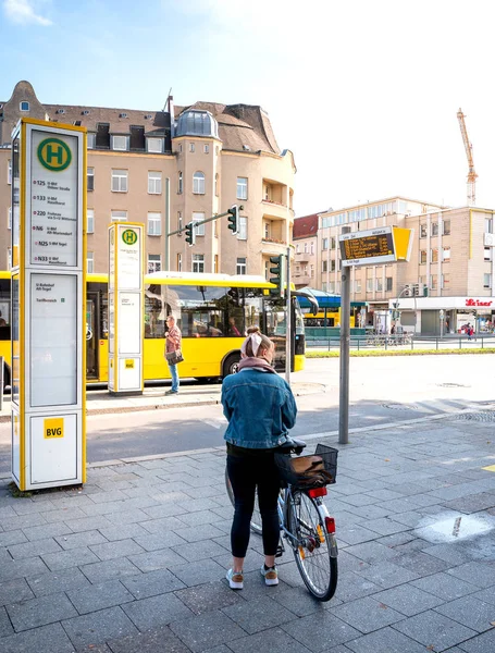 Fermate degli autobus pubblici a Berlino — Foto Stock