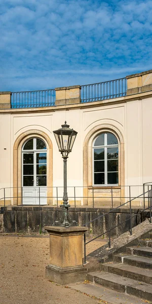 Lanterne nel parco storico del castello pillnitz vicino a dresden, Germania — Foto Stock