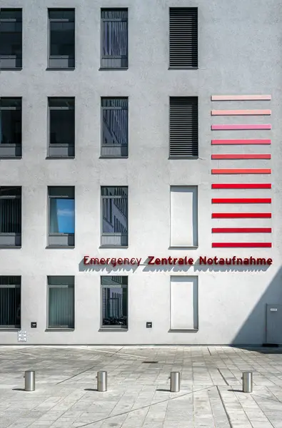 Berlin, Almanya 'da bir hastanenin acil servisi. — Stok fotoğraf