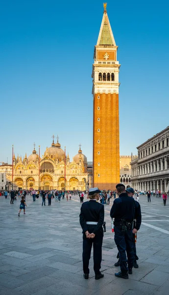 Venice with historic houses, the Doge's Palace, gondolier, gondolas, water channels, tourists and other sights in the lagoon city in Italy — Stock Photo, Image