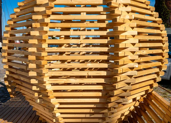 Балки и деревянные планки на ручной работе плотника — стоковое фото