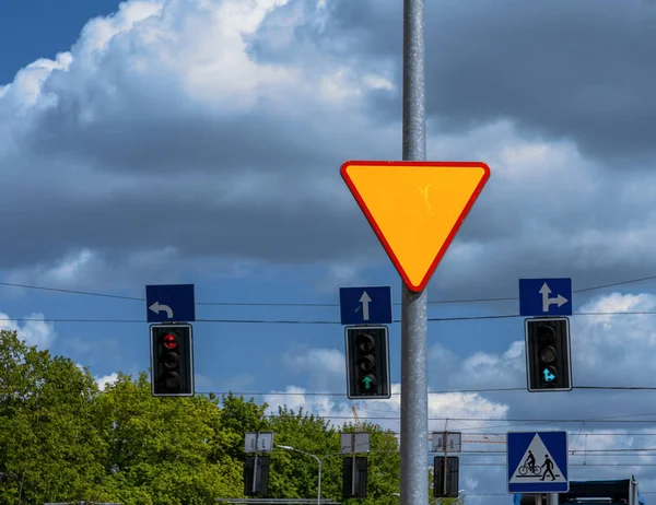 Right of way eighth sign in the Polish city of Szczecin — 스톡 사진