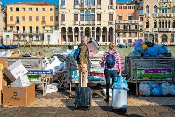 Venise avec canaux, maisons, ruelles, ponts, Place Saint-Marc, touristes et autres sites touristiques en 2019, Italie — Photo