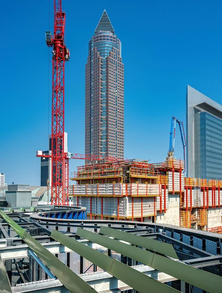 Site de construction du Messeturm de Francfort et de l'Europacity nouvellement construite au parc des expositions, Allemagne — Photo