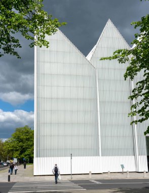 Stettin şehrindeki filarmoni opera binasının modern cephesi.