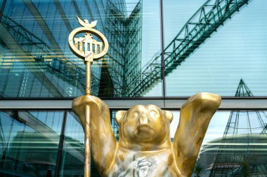 Berlin 'de zafer sembolü olan dost ayı.