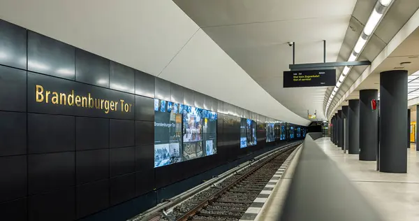 Het Brandenburger Torenstation Nieuwe Metrolijn Berlijn Die Zelden Wordt Gebruikt — Stockfoto