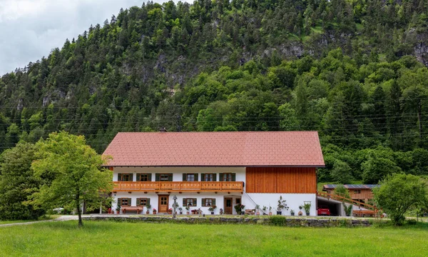 Туристы Дома Отдыха Альпах Недалеко Берхтесгадена — стоковое фото