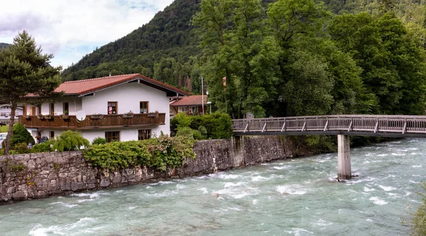 Bayerska Semesterhus Vid Flod Berchtesgaden — Stockfoto