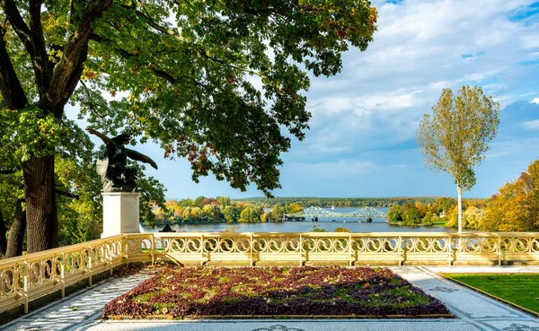 Πρόσοψη Και Κήπος Στο Κάστρο Babelsberg Στο Potsdam Εικόνα Αρχείου