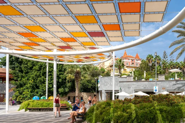 Moderno Techo Solar Frente Centro Comercial Isla Tenerife España —  Fotos de Stock