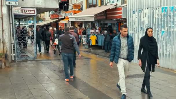 在土耳其伊斯坦布尔的 Divanyoulu 大街的集市 — 图库视频影像