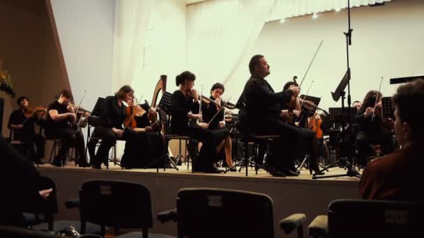 Karelian Philarmonical Orchestra realiza el concierto de piano de Berg — Vídeo de stock