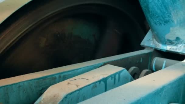 Máquina de corte de metal industrial pesado — Vídeo de Stock
