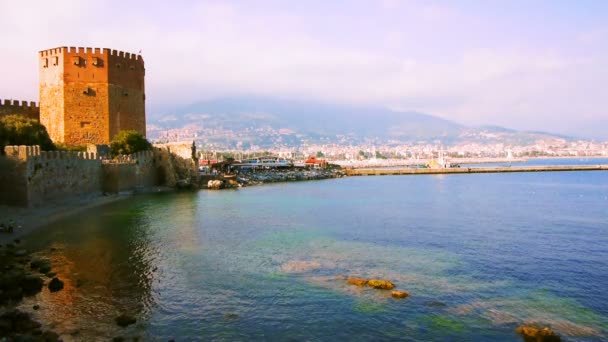 Kizil Kule Torre Rossa nel porto di Alanya, Turchia — Video Stock