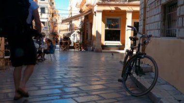 Cafe ile Cofru kasaba dar sokak