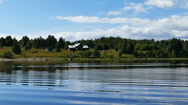 러시아에서 Vodlozero 호수에 오래 된 마 — 비디오