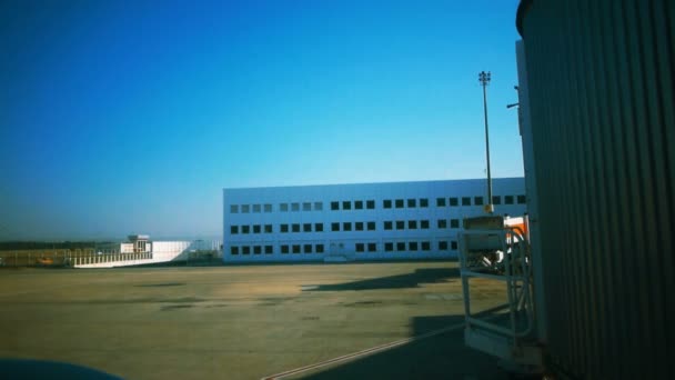 キャビンからの眺め、空港で搭乗プレーン — ストック動画