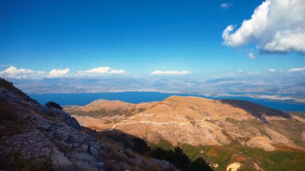 Widok na wyspę Korfu i Albanii z góry Pantokratora — Wideo stockowe