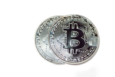 İzole beyaz arka plan üzerinde iki bitcoins