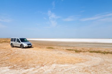 Düz düz bozkır, tuz, Tuz Gölü, ısı ve gökyüzü - tipik bir la