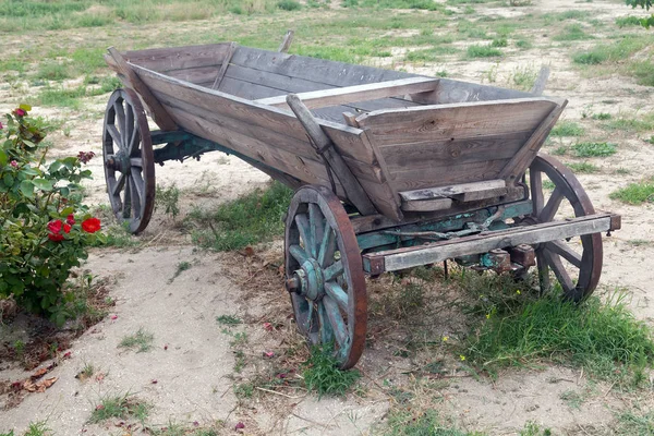 Stary wózek w bardzo dobrym stanie odkryty — Zdjęcie stockowe