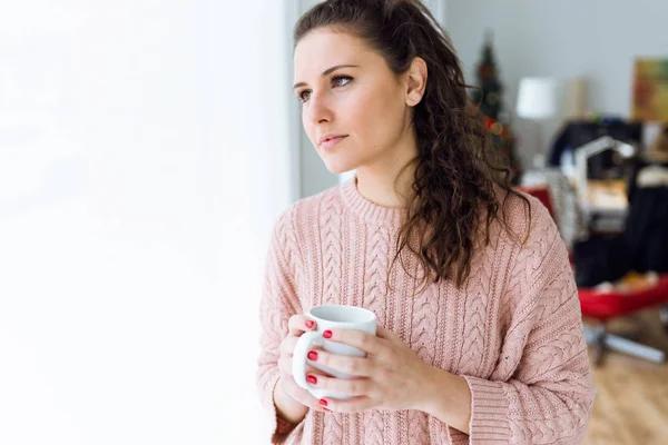 Beautiful young woman drinking coffee at home. — Stock Photo, Image