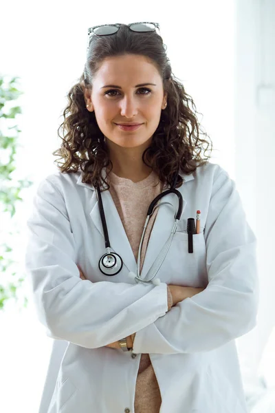 Confident female doctor looking at camera in the consultation. — Stock Photo, Image